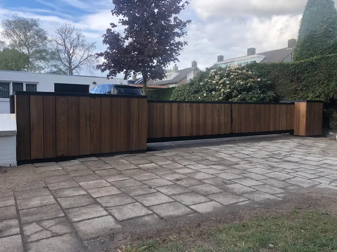 Draaipoort met GSM-bediening in Deurne